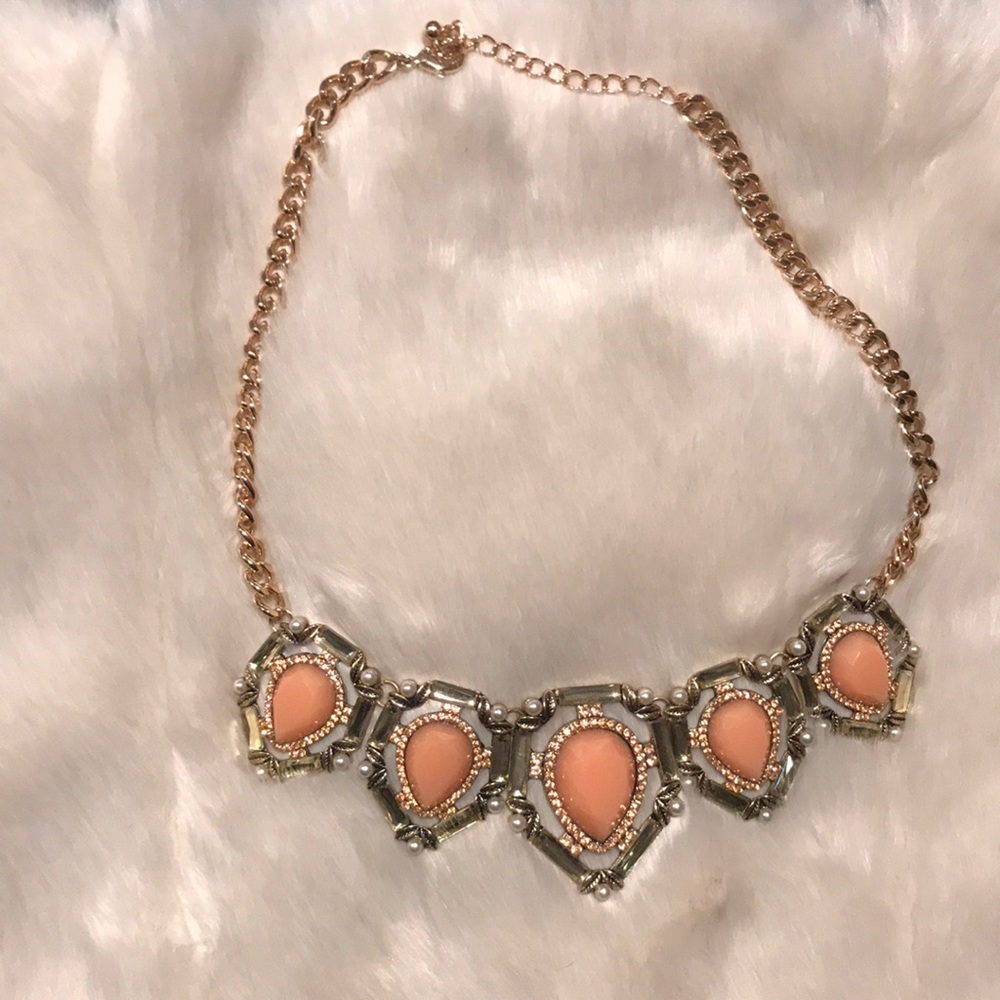 Pear shape Coral Crystal gold tone necklace 🌟